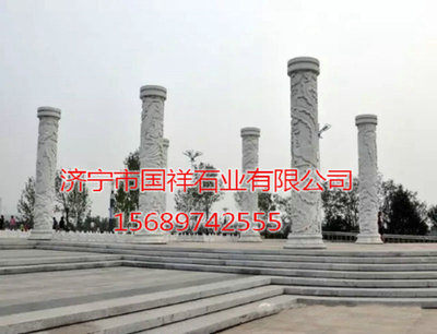 石雕龙柱