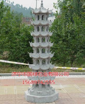 石雕石塔