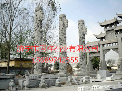 石雕龙柱